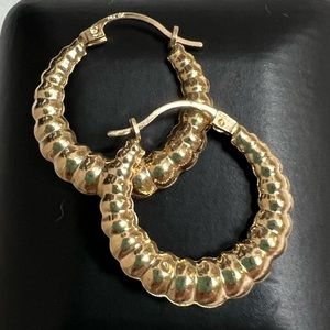 10k Solid Gold Scalloped Hoop Earrings